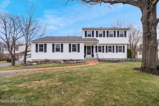 $479,000 | 132 Horizon View Drive | East Greenbush Hamlet