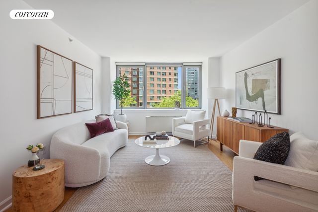 $830,000 | 425 Main Street, Unit 4T | Roosevelt Island