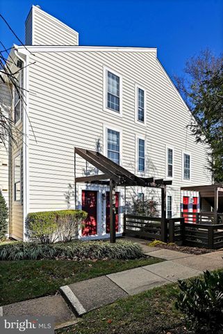 $2,600 | 9971 Oakton Terrace Road | The Oakton Condominiums