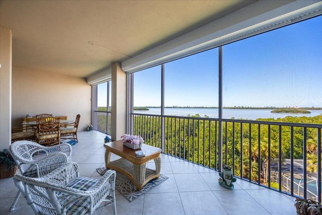 $549,750 | 269 Vintage Bay Drive, Unit C23 | Vintage Bay