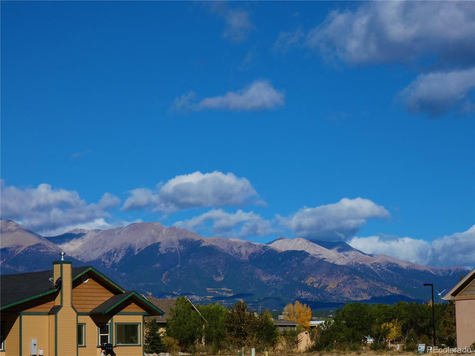 a view of houses with sky view