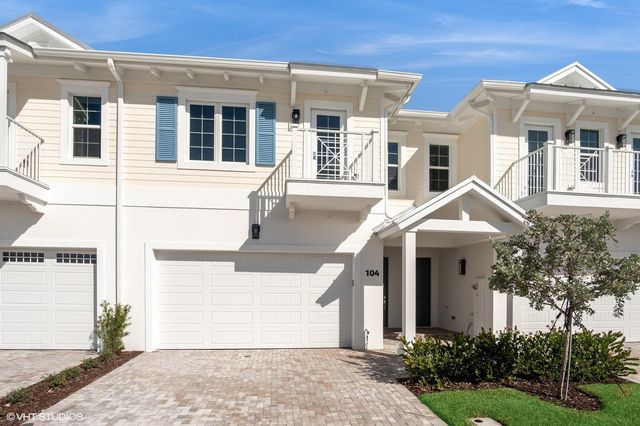 $799,900 | 104 Royal Palm Circle | Tequesta