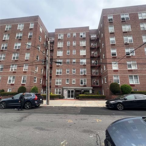 $318,000 | 63-45 Saunders Street, Unit 2D | Rego Park