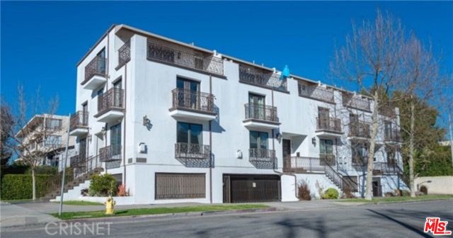 $6,495 | 1096 South Bedford Drive, Unit 105 | Beverlywood