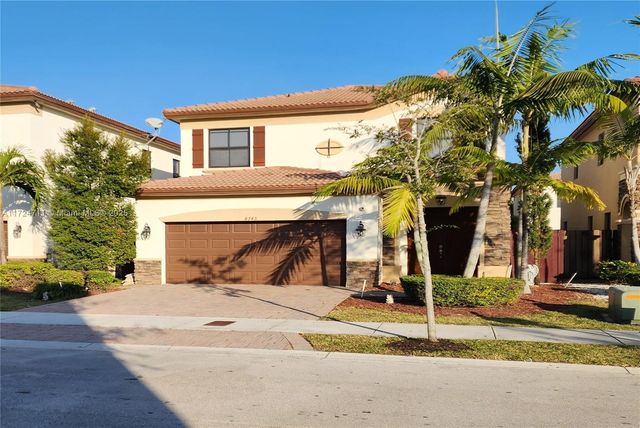 $990,000 | 8745 Northwest 100th Place | Doral