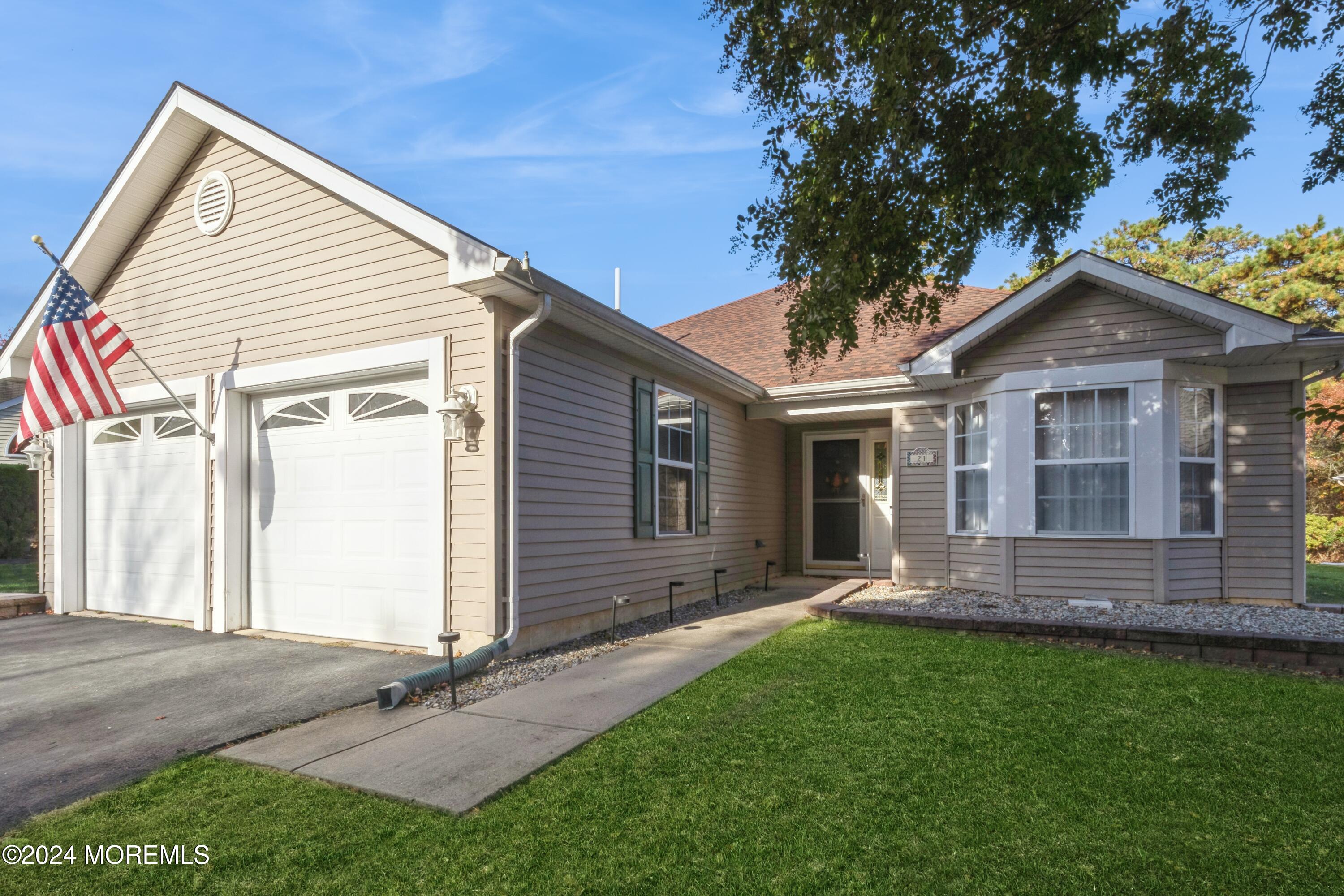 a view of a house with a yard