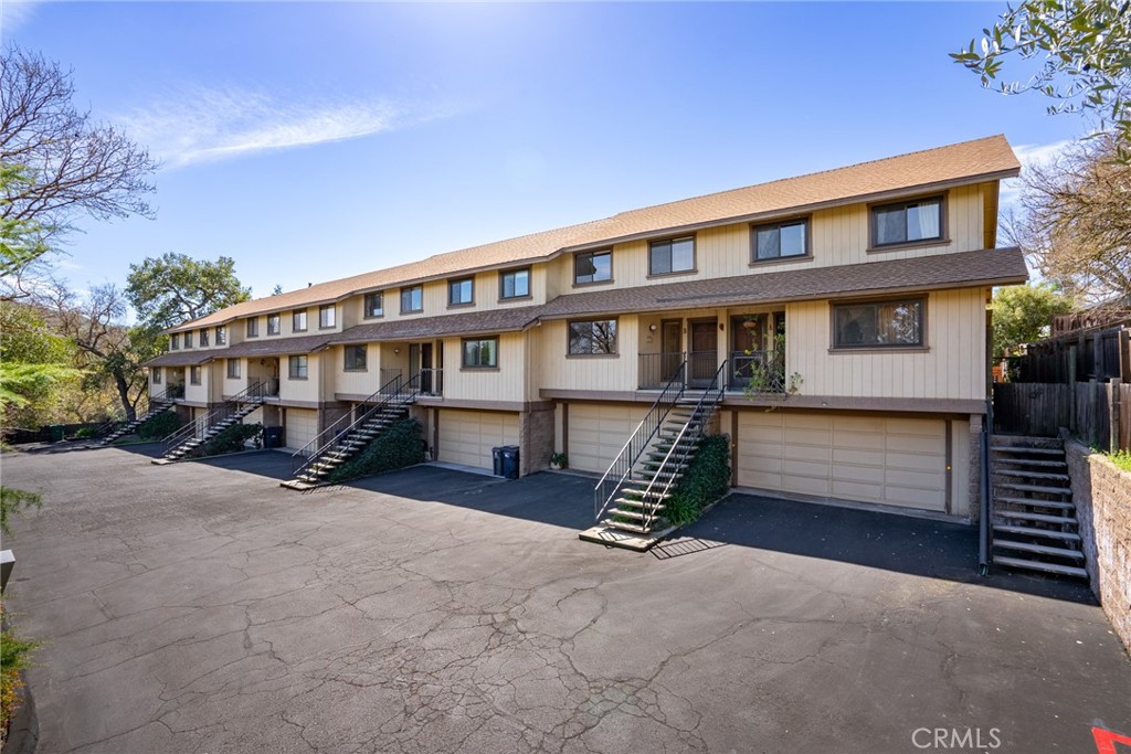 As you drive up the long drive, unit D is in a small complex tucked behind a neighborhood of homes. It features 1685 sf, 3 bedrooms, 2 bathrooms plus a loft.