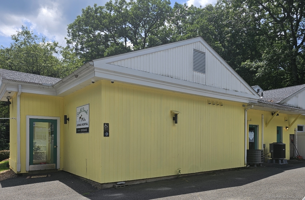 a view of a garage