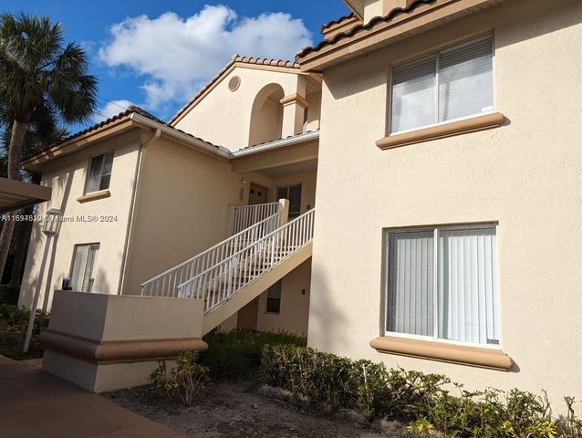 $315,000 | 15201 Glenmoor Drive, Unit 15201 | The Villages of Palm Beach Lakes