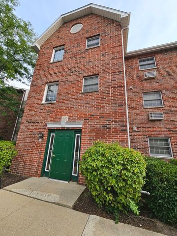 $1,200 | 330 Leah Lane, Unit 3F | Woodstock