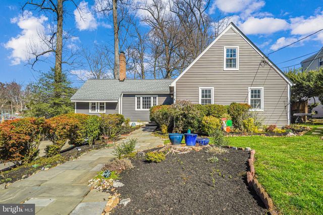 Homes for Sale with a Garage in Falls Park, Falls Church, VA | Compass