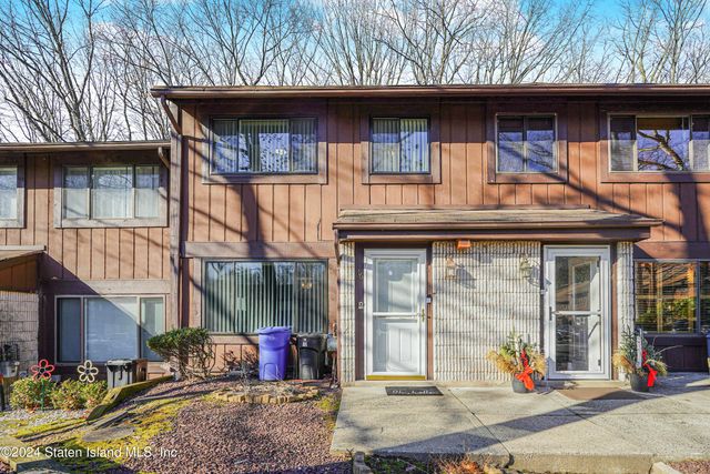 $549,000 | 16 Rumson Road | Heartland Village