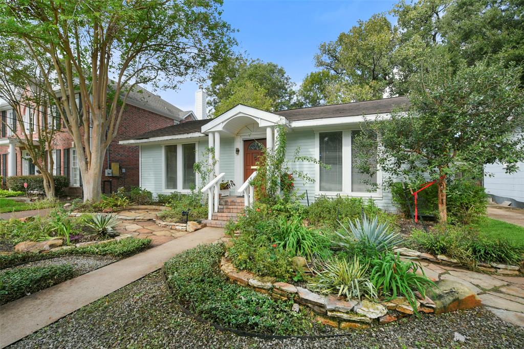 Charming cottage in West University.