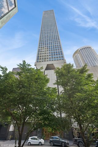 $425,000 | 111 East Chestnut Street, Unit 56G | Magnificent Mile