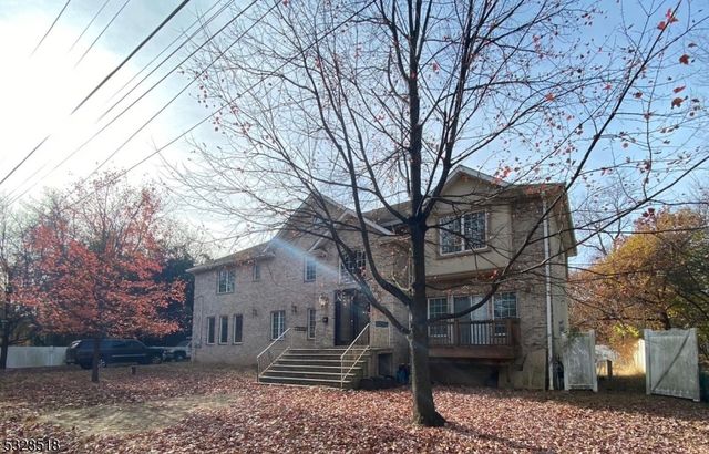 $825,000 | 234 Bathgate Avenue | Franklin Center