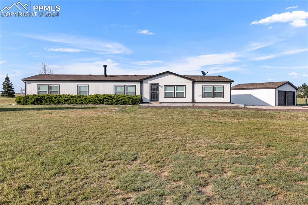 Single family ranch house on 5 acres