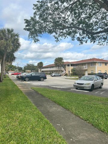 $1,950 | 802 Twin Lakes Drive, Unit 17A | Coral Springs