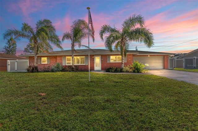 $395,000 | 817 Hamlin Drive | Palm Grove