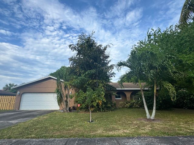 $3,800 | 230 Ross Drive | Delray Beach