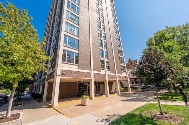 $179,900 | 5401 South Hyde Park Boulevard, Unit 302 | East Hyde Park