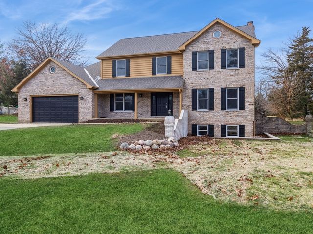 $599,000 | 6105 North Wyndwood Drive | Algonquin Township - McHenry County