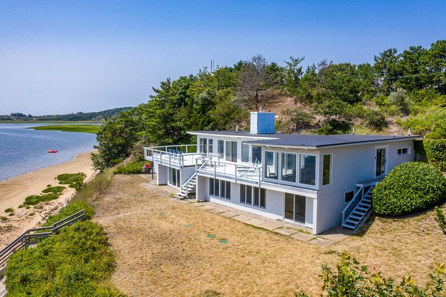 $3,995,000 | 945 Chequessett Neck Road | Wellfleet