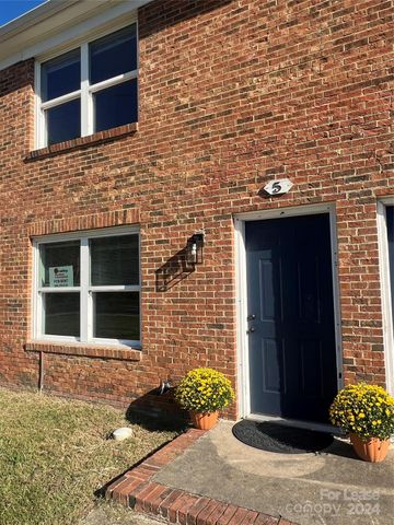 $1,300 | 1217 East Sunset Drive | Monroe