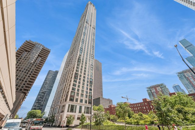 $1,799,000 | 451 East Grand Avenue, Unit 4704 | Near North Side