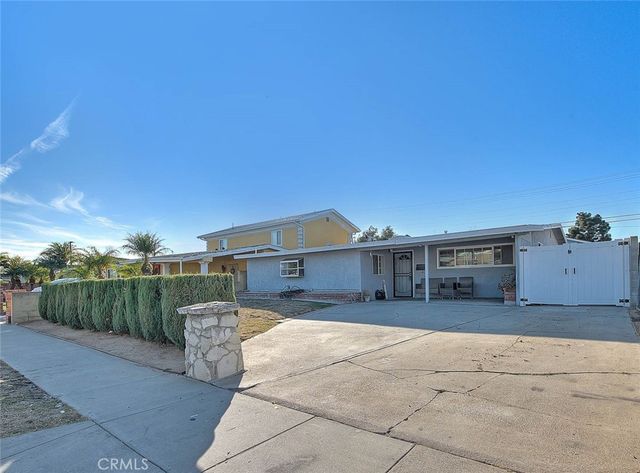 $749,999 | 23425 Caroldale Avenue | South Carson