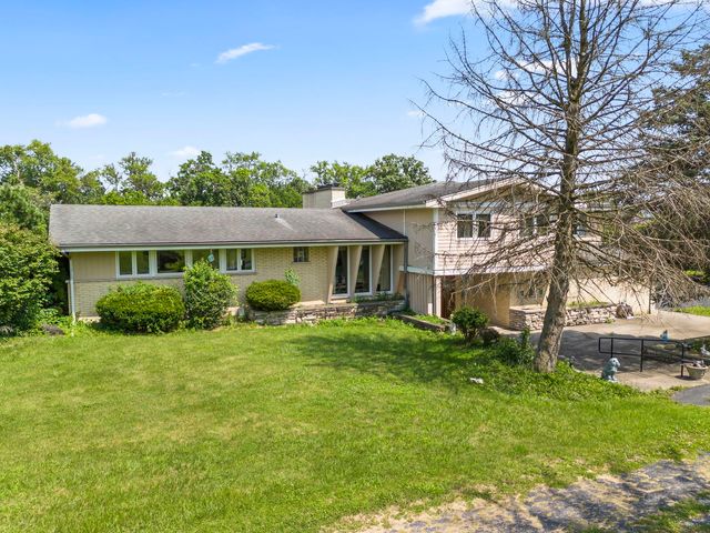 $1,199,000 | 8415 South County Line Road | Burr Ridge