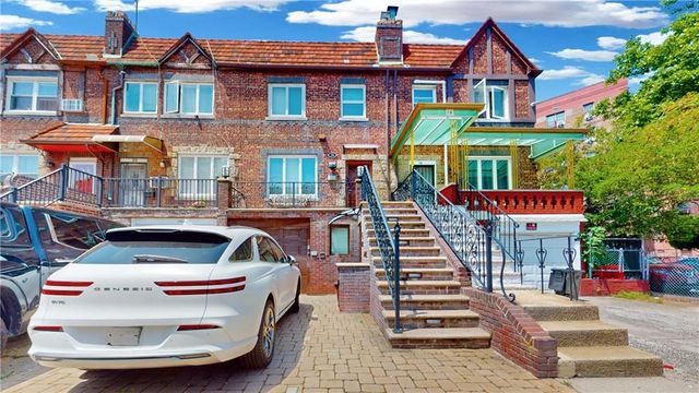 $1,398,000 | 20 Corbin Place | Brighton Beach