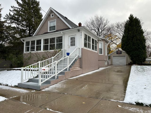 $2,500 | 681 Lincoln Avenue | Elgin