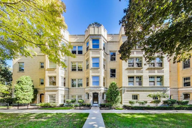 $195,500 | 402 Wesley Avenue, Unit 3 | Oak Park