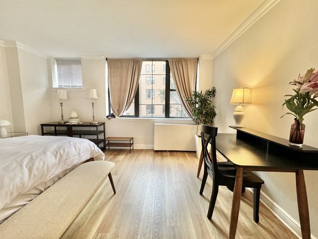 $5,500 | 222 West 14th Street, Unit 2H | West Village