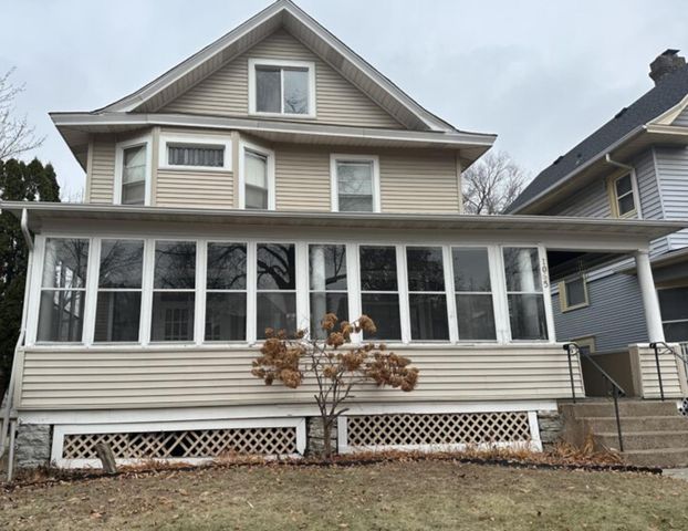 $324,900 | 1065 Ashland Avenue | Summit-University