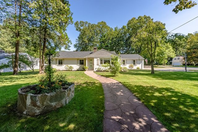 $549,900 | 7 Robin Road | Longmeadow