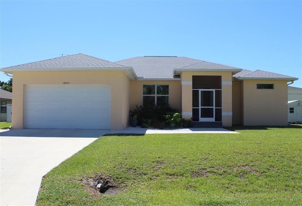 a view of a house with a yard