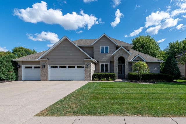 $674,900 | 2026 Howard Drive | North Mankato