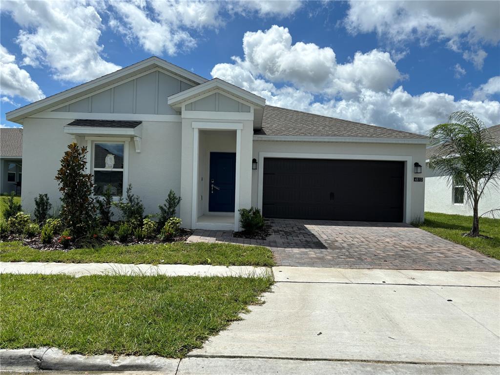 a front view of house with yard