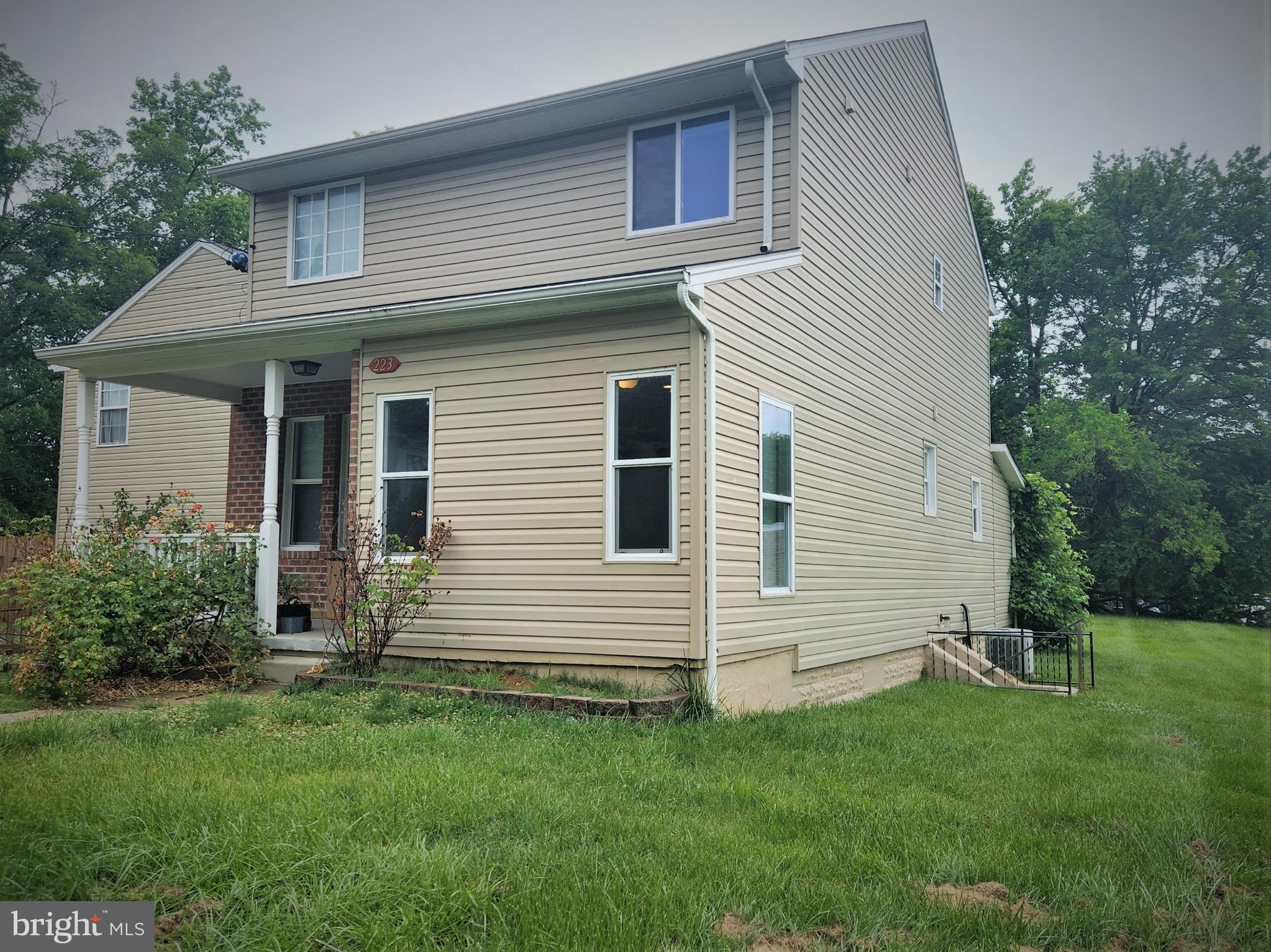 a view of a back yard of the house