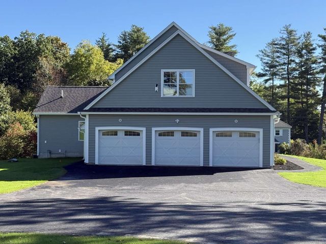 $1,285,000 | 15 Bartlett Avenue | Nashua North End