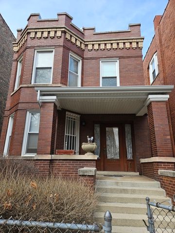 $1,950 | 2340 West Thomas Street, Unit 2R | Ukrainian Village