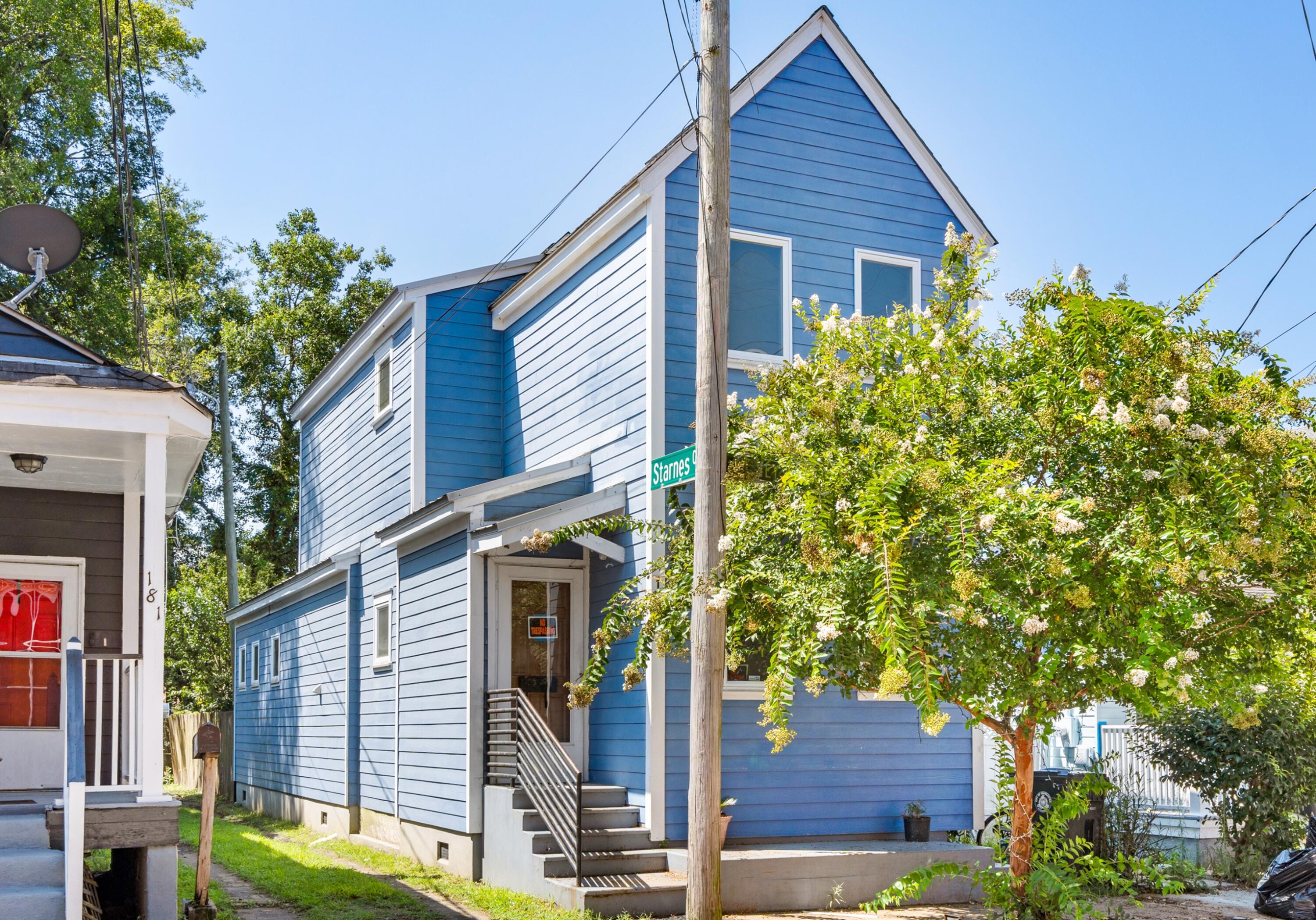 Blue Row House in Charleston on 18