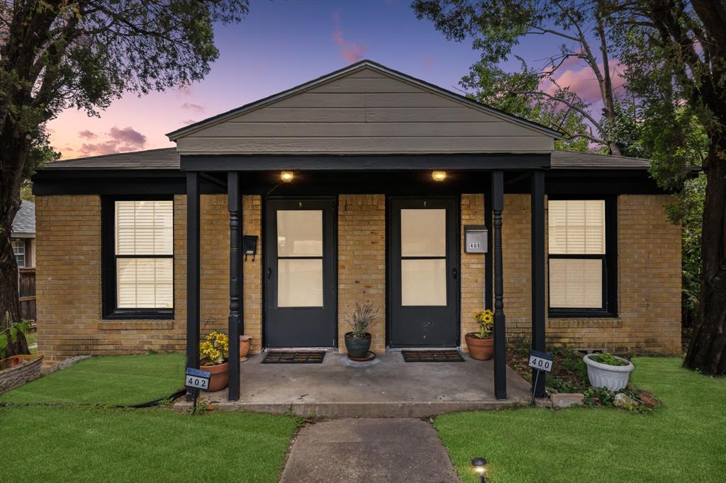 a view front of house with a yard