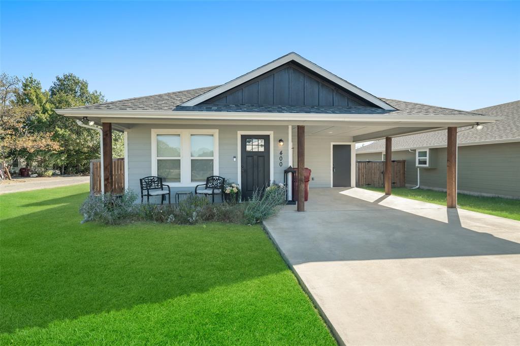 a view of a house with a backyard