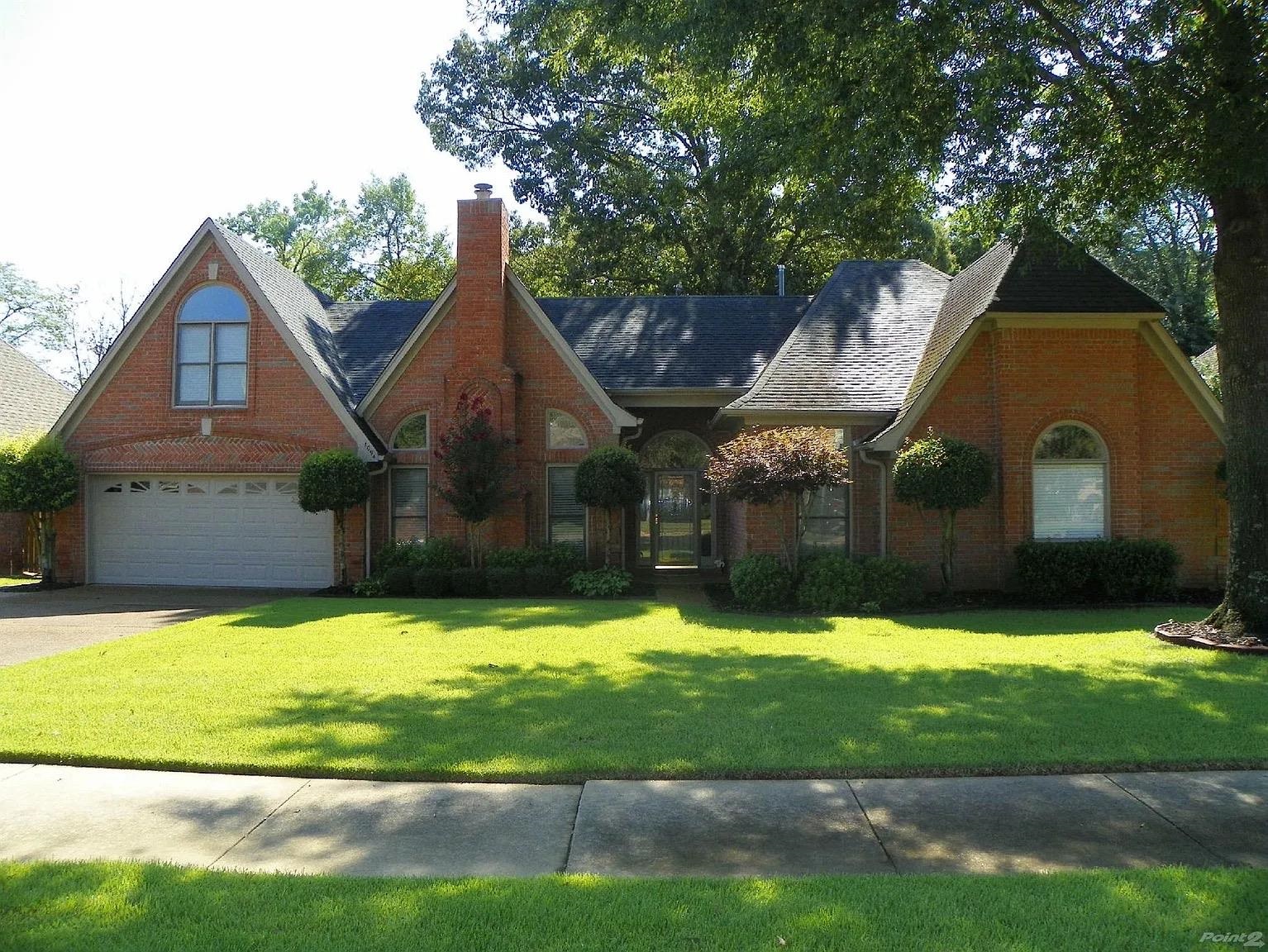 View of front facade with a garage and a front lawn