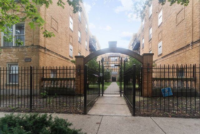 $259,900 | 1633 West Farwell Avenue, Unit 3N | East Rogers Park