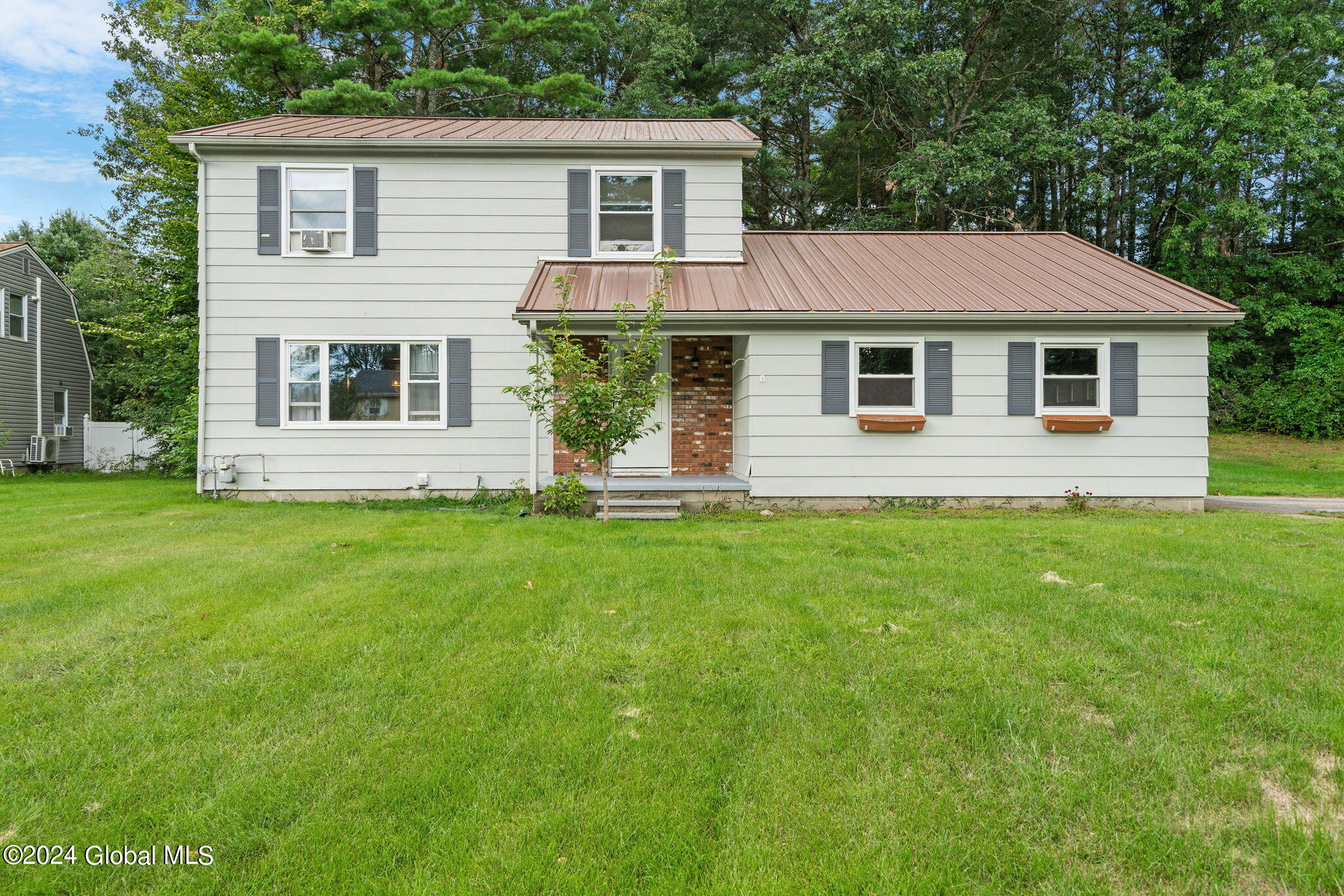 2-web-or-mls-16-sweetbriar-ln