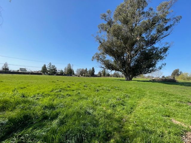 $625,000 | 225 Millbrae Avenue | Santa Rosa Farms