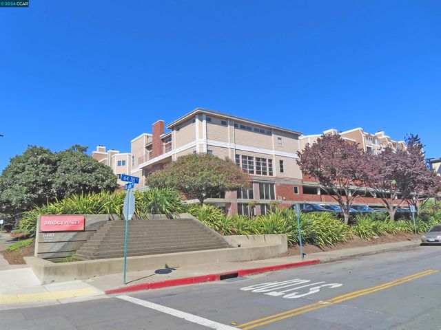 $2,300 | 6400 Christie Avenue, Unit 5303 | Emeryville